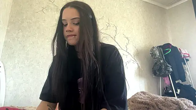 LouisePavlides online show from 05/27/26, 01:30