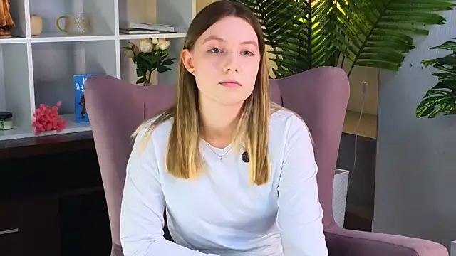 RebeccaAzim online show from 04/28/26, 12:43