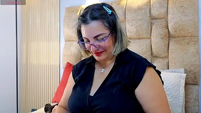 Carolina crus  online show from 07/13/26, 12:30