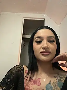 Snapshot of latinadollxo chatting on 04/27/26, 12:52 latinadollxo online show from 04/27/26, 12:52
