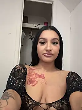 Snapshot of latinadollxo chatting on 04/28/26, 11:21 latinadollxo online show from 04/28/26, 11:21