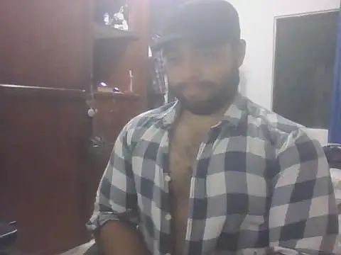 Snapshot of Bearmachin chatting on 04/29/26, 03:43 Bearmachin online show from 04/29/26, 03:43