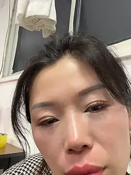 Snapshot of milkwine chatting on 05/23/26, 06:12 milkwine online show from 05/23/26, 06:12