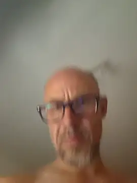Snapshot of raphaelue chatting on 06/06/26, 10:03 raphaelue online show from 06/06/26, 10:03