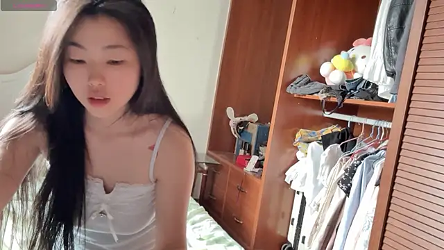 Snapshot of XIAOnaimao-001 chatting on 07/06/26, 03:25 XIAOnaimao-001 online show from 07/06/26, 03:25