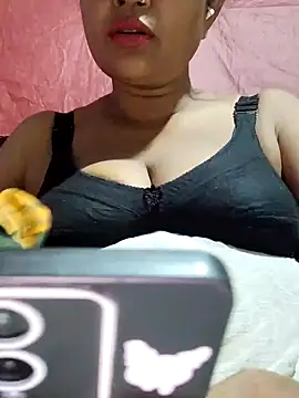 Snapshot of Gulapi_N chatting on 06/08/26, 01:44 Gulapi N online show from 06/08/26, 01:44