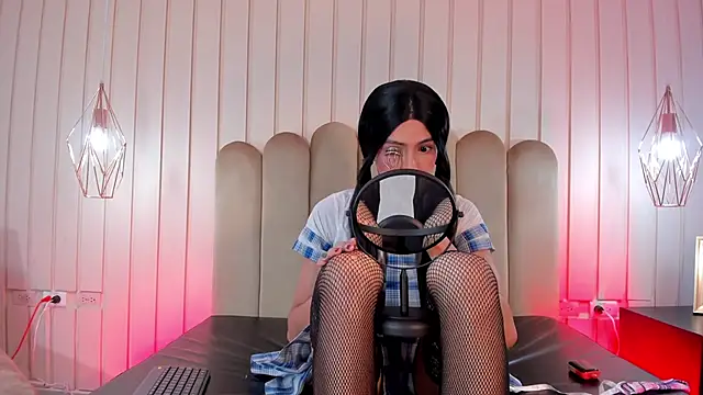 nicki-west online show from 06/02/26, 07:38