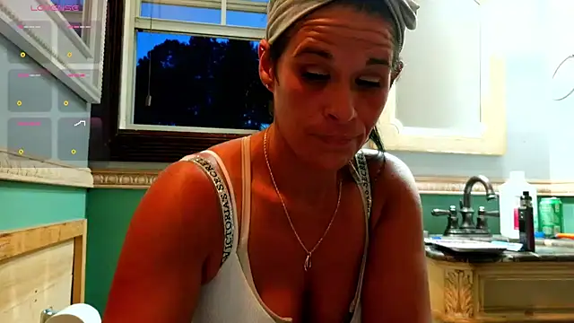 Snapshot of Vanessa_Valentine chatting on 05/20/26, 01:12 Vanessa Valentine online show from 05/20/26, 01:12