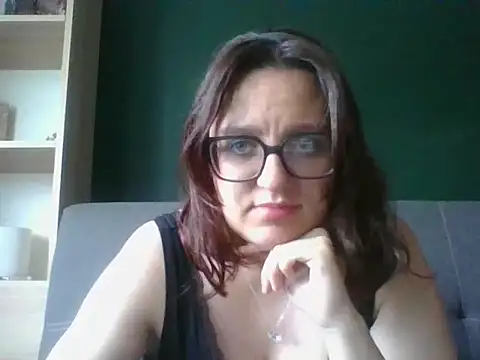 Snapshot of sensual_paris chatting on 06/03/26, 05:32 sensual paris online show from 06/03/26, 05:32