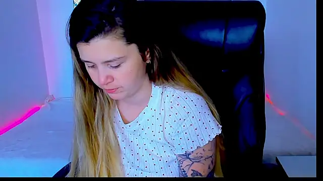 Snapshot of Natali_Secret chatting on 05/28/26, 10:01 Natali Secret online show from 05/28/26, 10:01