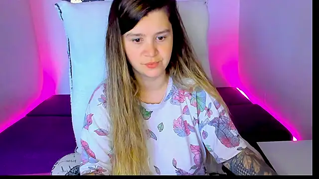Snapshot of Natali_Secret chatting on 06/22/26, 01:19 Natali Secret online show from 06/22/26, 01:19