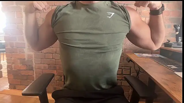 Snapshot of gymshrk chatting on 06/14/26, 01:46 gymshrk online show from 06/14/26, 01:46