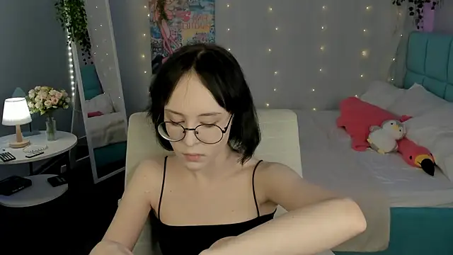 Lilac-Muse online show from 06/16/26, 10:51