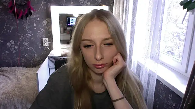 AliceTwinkle online show from 04/29/26, 11:47