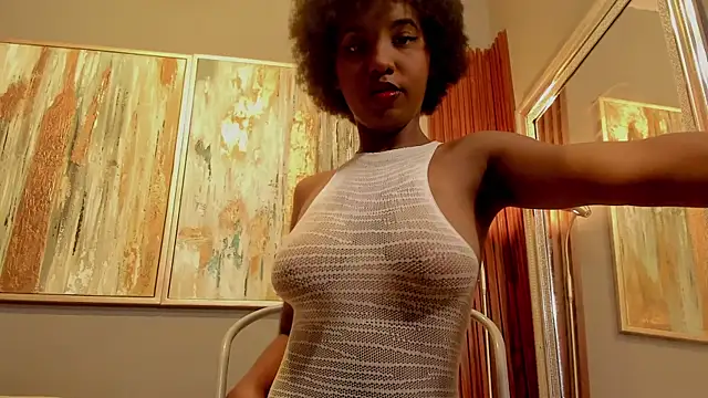Snapshot of Kiara_Curls chatting on 05/18/26, 11:49 Kiara Curls online show from 05/18/26, 11:49
