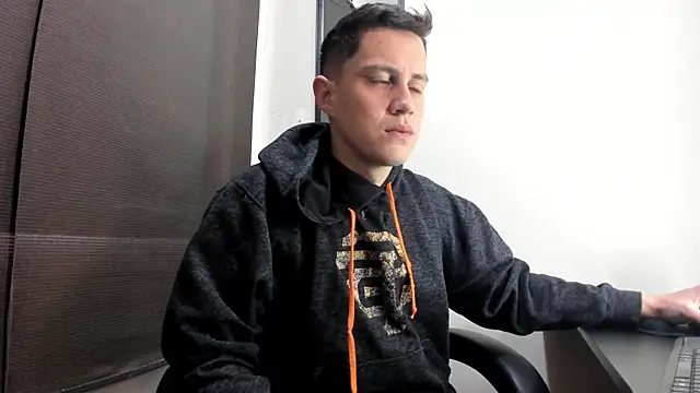 Snapshot of KendricTorres chatting on 05/21/26, 12:56 KendricTorres online show from 05/21/26, 12:56