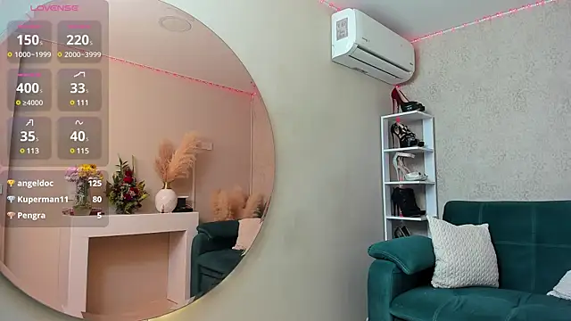 Snapshot of paolarey chatting on 02/12/25, 02:32 paolarey online show from 02/12/25, 02:32