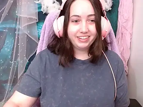 Snapshot of LavenderGreyTarot chatting on 05/28/26, 02:42 LavenderGreyTarot online show from 05/28/26, 02:42