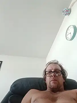 Snapshot of Craven311 chatting on 07/08/26, 02:32 Craven311 online show from 07/08/26, 02:32