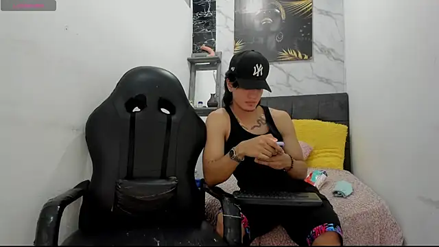 Snapshot of sweetauracouple chatting on 07/14/26, 03:00 sweetauracouple online show from 07/14/26, 03:00