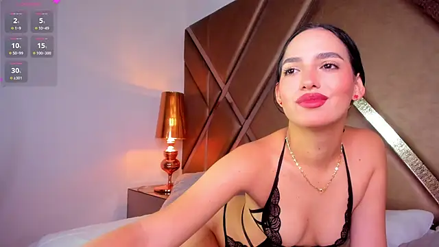 scarlethcollins  online show from 06/26/26, 11:58