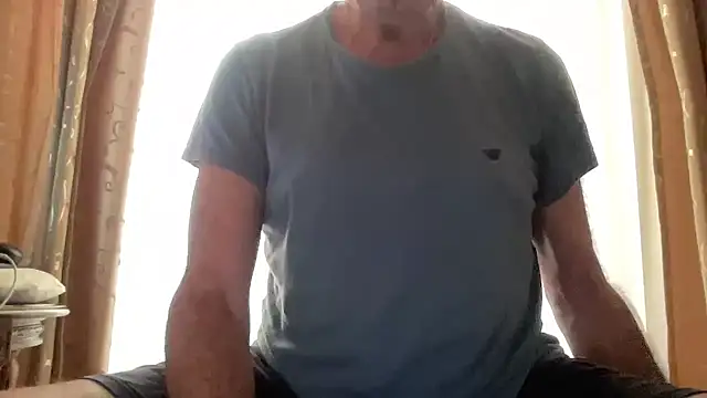 Snapshot of henrybull007 chatting on 06/16/26, 06:16 henrybull007 online show from 06/16/26, 06:16