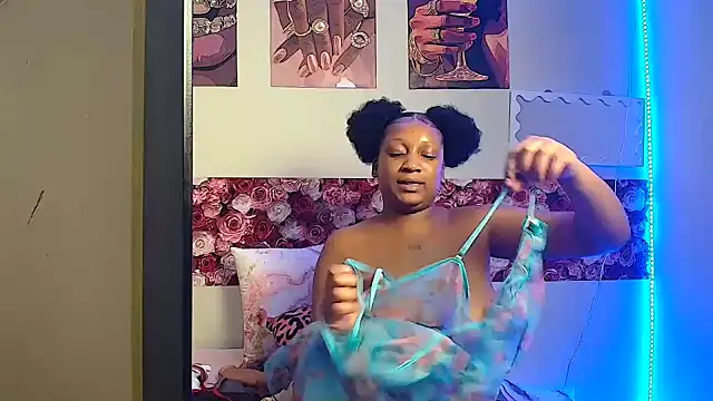 EnchantingLisa online show from 05/22/26, 07:08