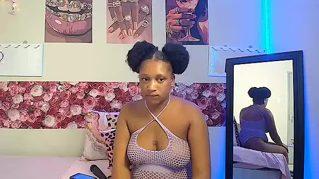 EnchantingLisa online show from 05/26/26, 05:36