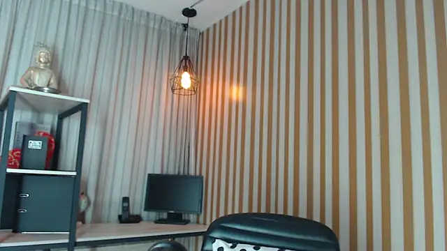 Iris Foster  online show from 04/28/26, 11:21