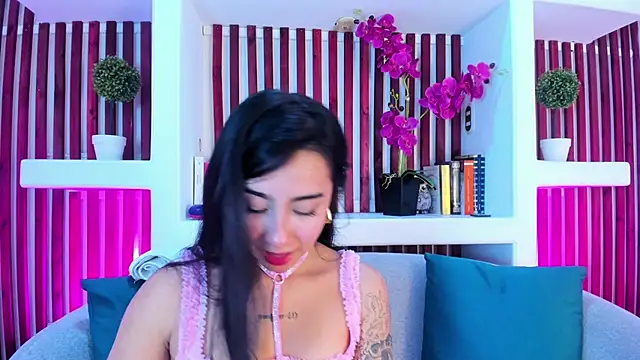 AshleyGross  online show from 05/18/26, 07:52