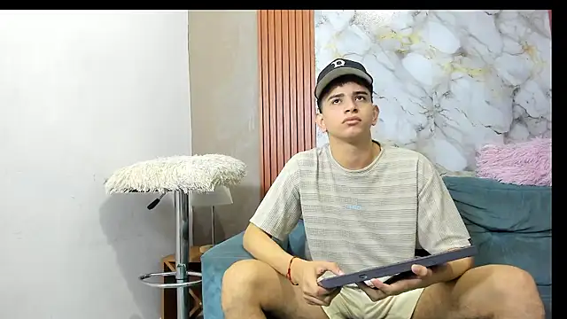 LOVE GUYS1 online show from 07/02/26, 03:29
