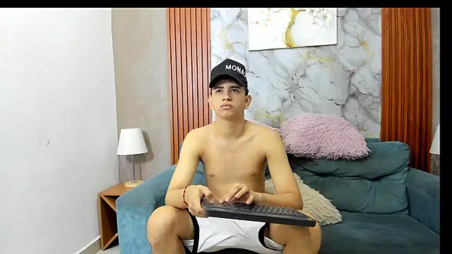 LOVE GUYS1 online show from 07/13/26, 01:25