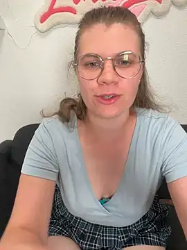 Snapshot of Lina-Love chatting on 06/25/26, 06:45 Lina-Love online show from 06/25/26, 06:45