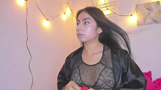 VictoriaaLopez online show from 06/30/26, 07:04