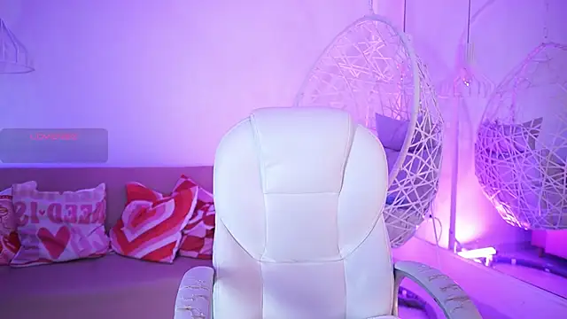 VioletJoness  online show from 06/26/26, 11:36