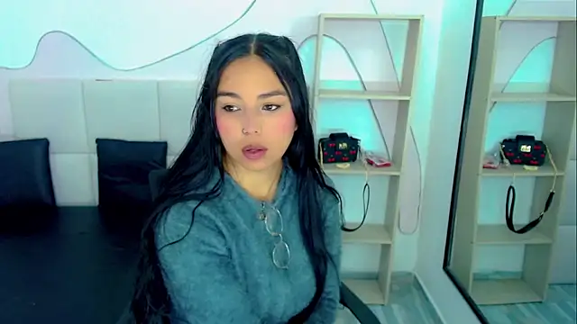 GiannaHott online show from 04/30/26, 12:00