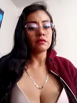mili hotty online show from 06/02/26, 11:45