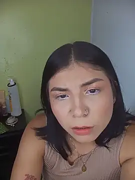 PequenaNena online show from 05/18/26, 07:52