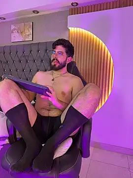 Snapshot of DomBoy_ chatting on 05/27/26, 01:57 DomBoy online show from 05/27/26, 01:57