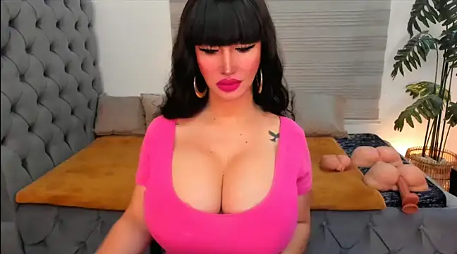 Snapshot of PlayfullMaria chatting on 12/17/24, 02:55 PlayfullMaria online show from 12/17/24, 02:55