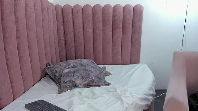 CoralRuiz online show from 05/05/26, 08:06
