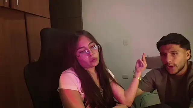 Snapshot of abbyyandmaxx chatting on 05/27/26, 01:57 abbyyandmaxx online show from 05/27/26, 01:57