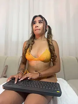 Snapshot of Yulieth_x chatting on 06/13/26, 01:53 Yulieth x online show from 06/13/26, 01:53