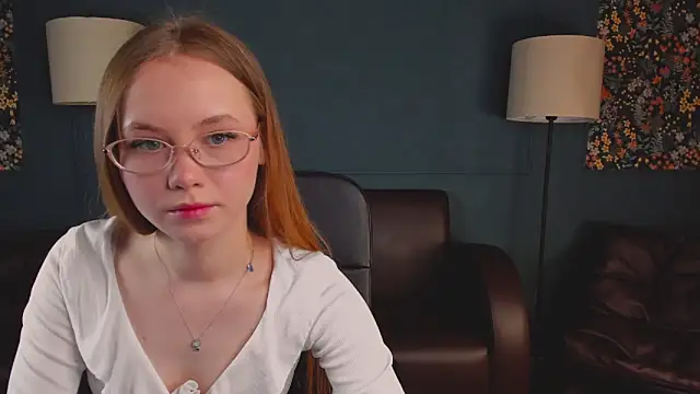 FloraLarsson online show from 05/02/26, 03:44