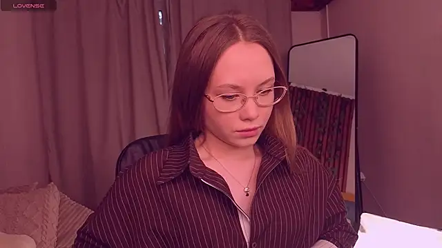 FloraLarsson online show from 05/04/26, 10:22