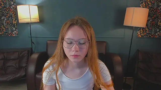 FloraLarsson online show from 06/10/26, 03:29