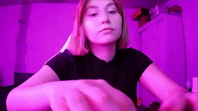 Snapshot of SuzieAllen chatting on 05/12/26, 05:32 SuzieAllen online show from 05/12/26, 05:32
