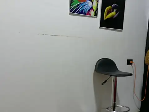 Snapshot of dulce_alexandra chatting on 05/19/26, 12:00 dulce alexandra online show from 05/19/26, 12:00