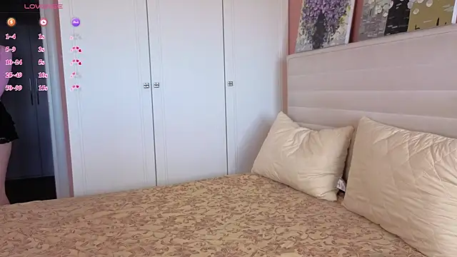Chanelbayerr online show from 06/06/26, 12:43