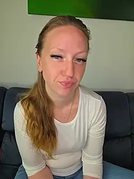 SweetGermanAlina online show from 07/05/26, 08:43